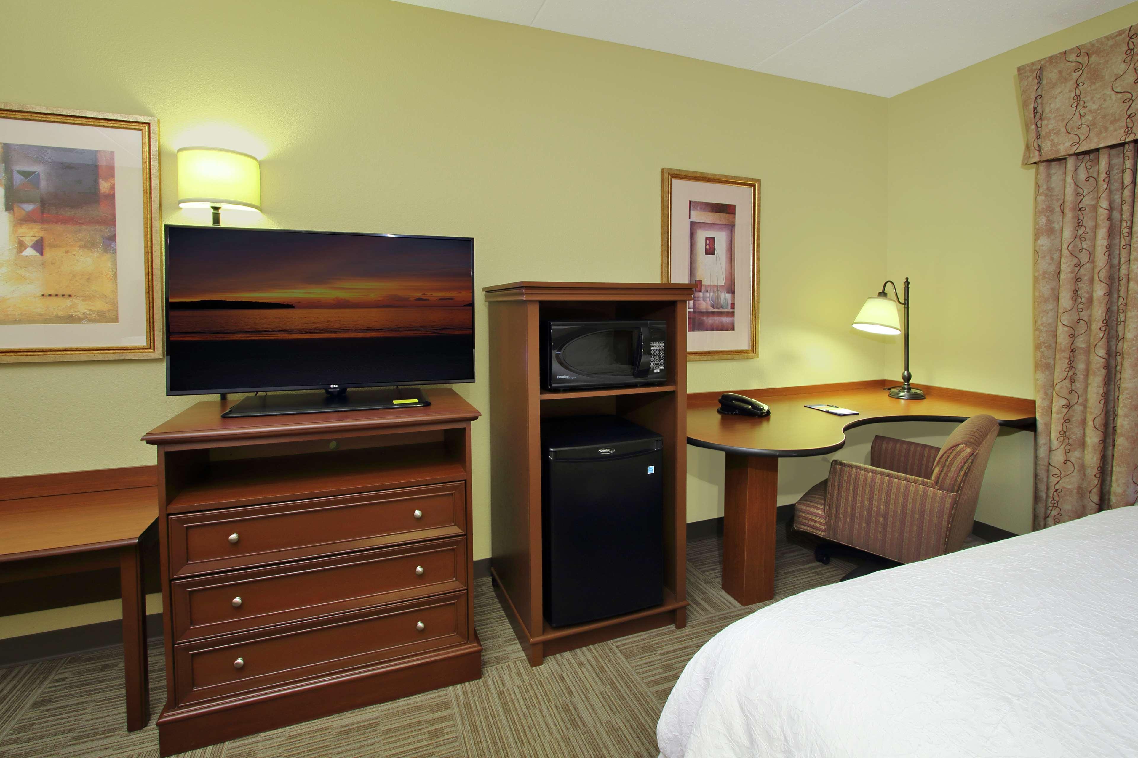 Hampton Inn & Suites Murray Exterior photo